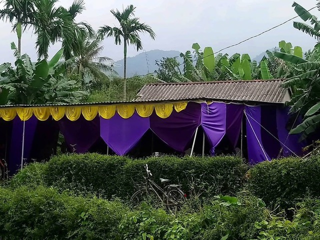 Công bố nguyên nhân ban đầu vụ mẹ con tử vong sau khi sinh thường - 2 Đám tang đầy thương tâm tại nhà mẹ sản phụ T. ở xã Lộc Trì, huyện Phú Lộc (ảnh: T.H)