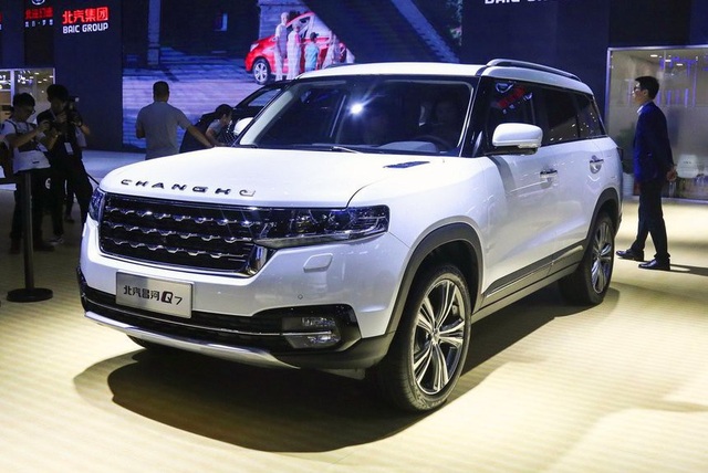 Ô tô Trung Quốc sang chảnh giá ‘rẻ bèo’ tại Việt Nam: Vì sao ít khách mua? - 1
Chiếc ô tô BAIC Q7 đang được bán tại Việt Nam.