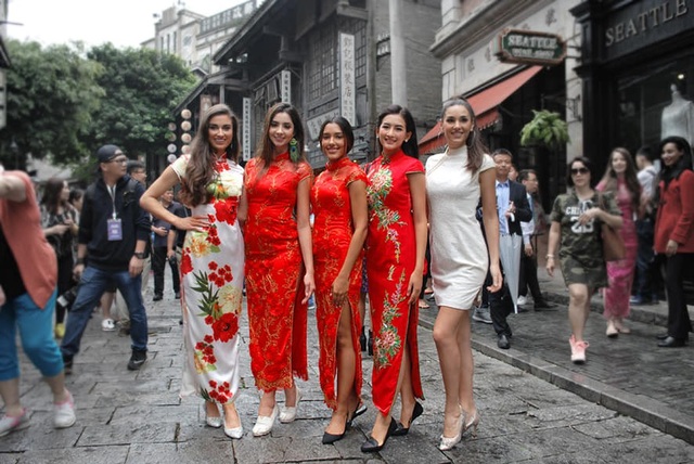 Tiểu Vy dừng chân ở top 30; Người đẹp Mexico đăng quang hoa hậu thế giới - 19
Các người đẹp đã có khoảng thời gian đáng nhớ tại Trung Quốc