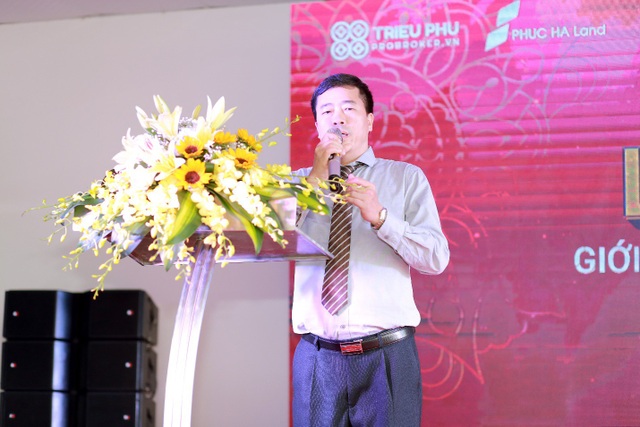 Hơn 400 chuyên viên tư vấn tham gia sự kiện “Kickoff – Giới thiệu dự án Thăng Long Capital” - 1 Đại diện chủ đầu tư Ông Vũ Văn Giản Tổng giám đốc Phúc Hà Group phát biểu tại sự kiện.