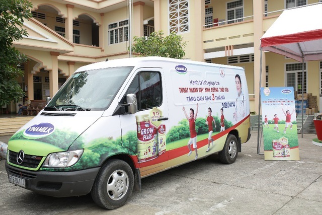 Vinamilk chung tay cùng Hội nhi khoa khởi động chương trình cho trẻ suy dinh dưỡng, thấp còi - 3 Chiếc xe biểu tượng của hành trình; theo đó, hành trình sẽ diễn ra từ tháng 11/2018 đến tháng 03/2019 tại 10 tỉnh, thành. Mỗi nơi, nhãn hàng Dielac Grow Plus sẽ có các hoạt động chuyên môn lẫn sinh hoạt, vui chơi cùng các trẻ em.