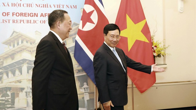 Triều Tiên thúc đẩy phát triển kinh tế, lấy Việt Nam làm hình mẫu - 1 Bộ trưởng Bộ Ngoại giao Triều Tiên vừa sang thăm Việt Nam để nghiên cứu cải cách nền kinh tế thành công của nước ta.