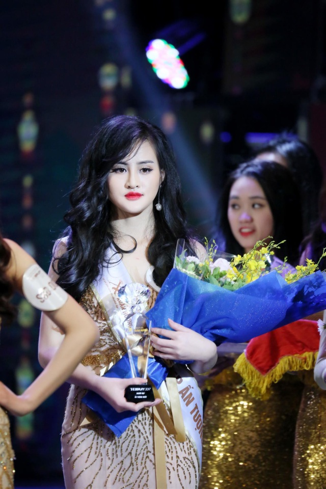 Dàn sao hội tụ trong đêm chung kết The Beauty 2017 - 2 Cô gái Điện Biên với khuôn mặt “bị chối từ” vô cùng thướt tha và nữ tính
