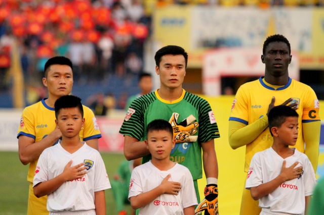 Con đường trở thành người hùng U23 Việt Nam của thủ môn Tiến Dũng - 2
Tiến Dũng ngày càng vững vàng trong khung gỗ CLB Thanh Hóa lẫn U23 Việt Nam