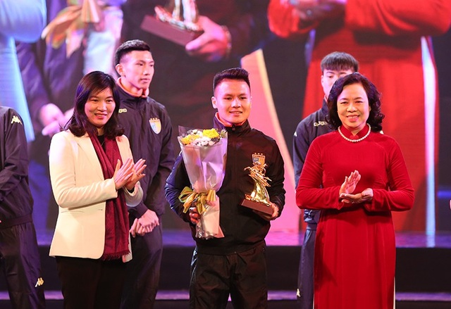 “Em út” U23 Việt Nam Văn Hậu: “Mẫu bạn gái của em giống anh Quang Hải” - 3 Quang Hải là cầu thủ ghi được 5 bàn thắng tại vòng chung kết giải U23 Châu Á vừa qua.