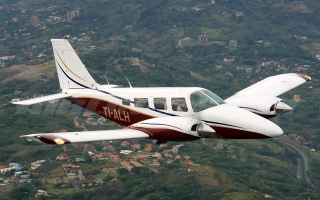 Máy bay chở hơn nửa triệu USD tiền mặt bị cướp - 1
Một máy bay Piper Seneca (Ảnh minh họa: Aviation)