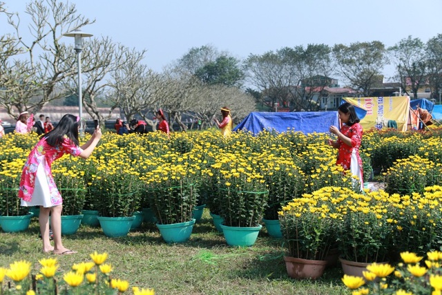 Du xuân những ngày giáp Tết Mậu Tuất 2018 - 3 Nhiều thiếu nữ chọn dịp này làm thời điểm để lưu lại cho mình những khoảnh khắc đẹp nhất