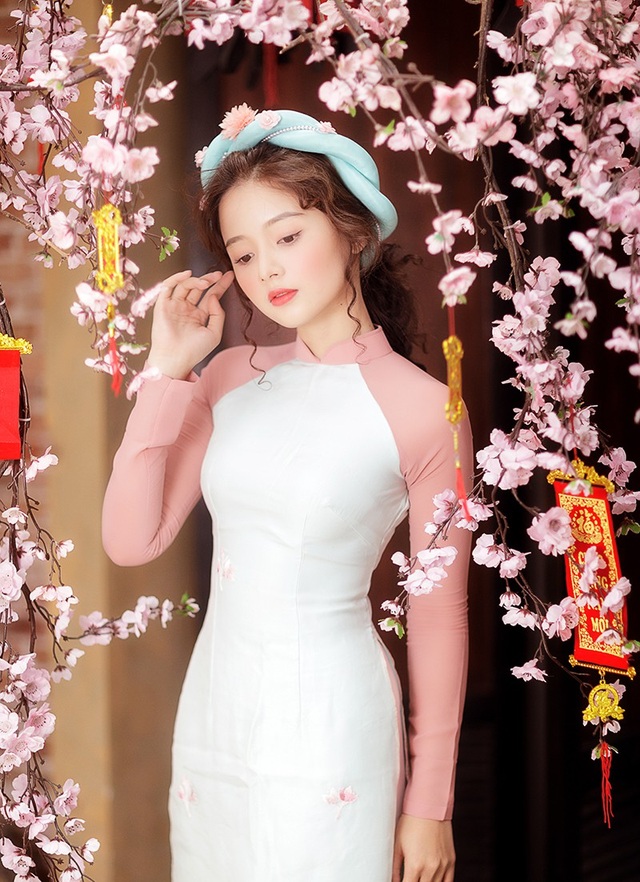 Hot girl sinh năm 1994 tự tin đón nhận thách thức "năm tuổi" - 1 Lê Lý Lan Hương (thường gọi là Hương Lê) là một diễn viên trẻ sinh năm 1994. Năm nay, Hương tròn 24 tuổi. Cô đang sẵn sàng cho những thử thách mới trong lĩnh vực làm phim.