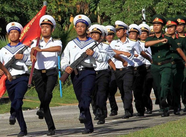 Hình ảnh Tết sớm trên đảo Trường Sa - 9 Các chiến sĩ Hải quân nhân dân Việt Nam luôn vững tay súng, sẵn sàng chiến đấu bảo vệ vững chắc chủ quyền thiêng liêng của Tổ quốc