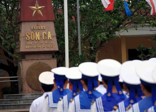 Hình ảnh Tết sớm trên đảo Trường Sa - 8 Chào cờ là nghi lễ thiêng liêng, được tổ chức thường xuyên ở Trường Sa.