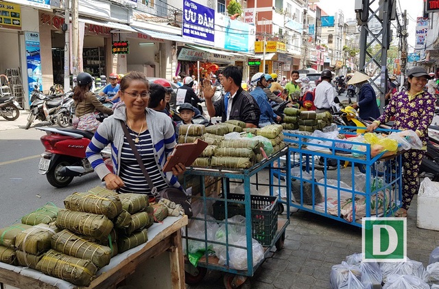 Bánh chưng, bánh tét… đắt hàng từ “lò ra phố” ngày giáp Tết - 9
Bánh chưng, bánh tét… đắt hàng từ “lò ra phố” ngày giáp Tết ở Nha Trang