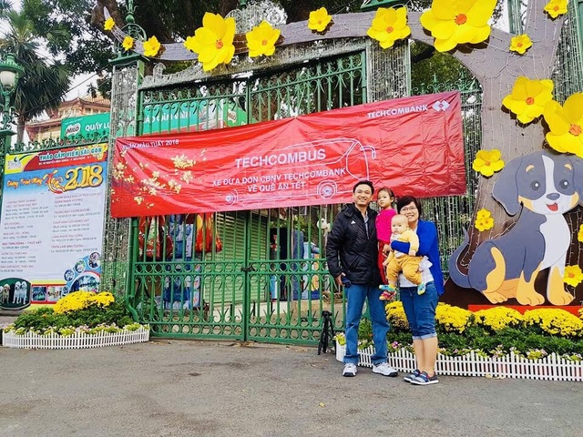 Techcombank năm thứ tư đưa cán bộ nhân viên về quê ăn Tết - 2
Cả nhà cùng lên xe về sum họp ngày Tết