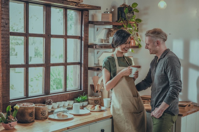 Tan chảy bộ ảnh “Ông bà anh” yêu “vượt thời gian” của Kyo York - Thanh Tú - 4 Thông điệp mà Thanh Tú và Kyo muốn gửi gắm trong bộ ảnh, đó là: Điều đẹp đẽ nhất của thời thanh xuân là được cùng nhau đi khắp thế gian.