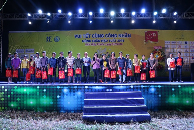 Điểm bắn pháo hoa đêm giao thừa không thể bỏ qua ở TPHCM - 6 Cùng với nhiều hoạt động chăm lo đời sống tinh thần, vật chất cho công nhân