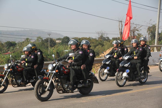 Tăng cường lực lượng kiểm soát vùng biên để phòng chống pháo nổ dịp Tết - 2 Lực lượng CSCĐ cũng được tăng cường lên biên giới dịp giao thừa