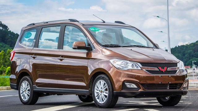 Top 10 xe đa dụng bán chạy nhất thế giới năm 2017 - 10
1. Wuling Hongguang (doanh số: 532.394 xe) Đây cũng là sản phẩm của liên doanh SAIC-GM-Wuling, được sản xuất riêng cho thị trường Trung Quốc. Mức sụt giảm doanh số hơn 18% so với năm 2016 chưa đủ để đánh bật mẫu xe này khỏi vị trí số 1 phân khúc MPV toàn thế giới.