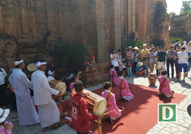 Về Nha Trang thăm Tháp bà, xem múa Chăm ngày Tết Mậu Tuất - 5 Về Nha Trang thăm Tháp bà, xem múa Chăm ngày Tết Mậu Tuất - 5