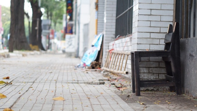 Đường phố Sài Gòn “say ngủ” ngày đầu năm - 5 Vỉa hè đường Điện Biên Phủ