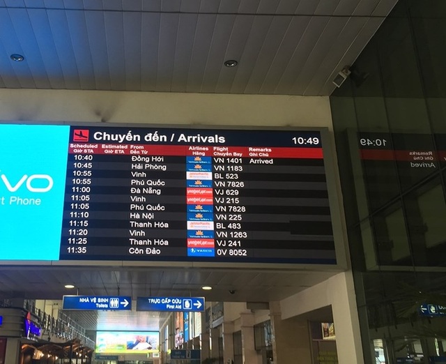 Mùng 2 Tết, sân bay Tân Sơn Nhất bắt đầu nhộn nhịp - 6 Lịch các chuyến bay đến TP.HCM khá dày trong ngày mùng 2 Tết Mậu Tuất 2018. Ảnh: P.ĐIỀN
