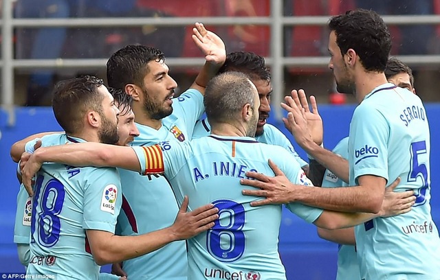 Luis Suarez tỏa sáng, Barcelona vững ngôi đầu La Liga - 4
Barcelona tiếp tục đứng vững ở ngôi đầu bảng La Liga