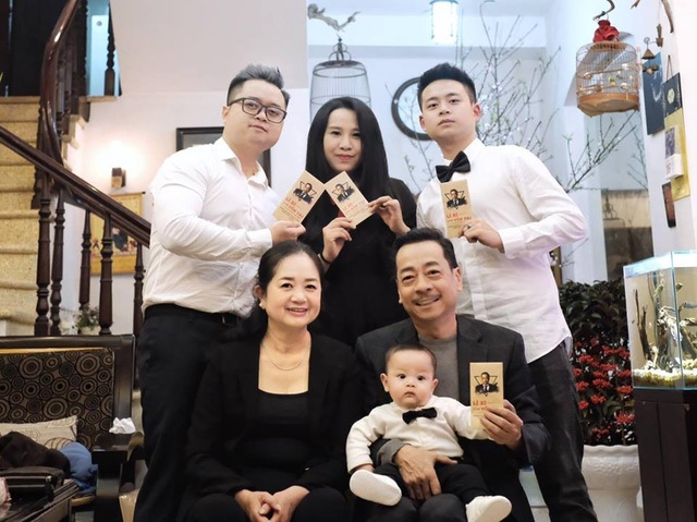 Nghệ sĩ Hà Nội kể về những điều kiêng cữ của Tết phố cổ - 1 Gia đình NSND Hoàng Dũng sum vầy trong ngày Tết.