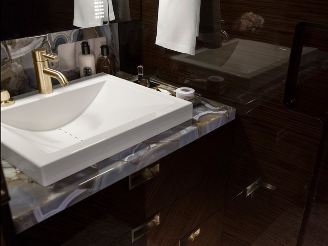 Những “lâu đài bay” tư nhân đắt giá nhất thế giới - 5 Nội thất của G650ER cũng được thiết kế theo phong cách sang trọng bằng các vật liệu như da, gỗ hay đá đắt tiền. (Ảnh: Gulfstream)
