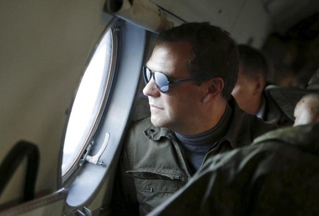 Nga đưa chiến đấu cơ tới đảo tranh chấp gần Nhật Bản - 1
Thủ tướng Nga Dmitry Medvedev trong chuyến thăm đảo Iturup hồi năm 2015. Ảnh: Reuters