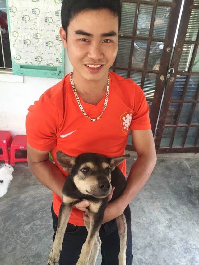 Huế: Chàng trai trẻ cứu hơn 200 con chó hoang, bệnh tật mỗi năm - 5 Chú chó được anh Sơn chăm sóc bên cạnh cậu chủ mới