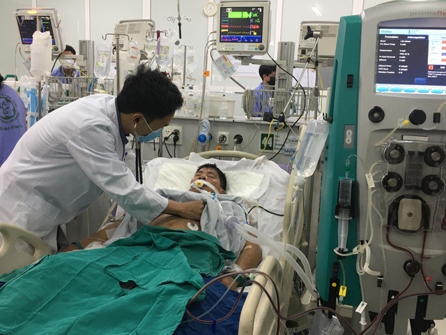 Dừng ngay rượu, uống nhiều nước để giải độc gan sau Tết - 1 Khoa Cấp cứu (BV Bạch Mai) tiếp nhận hơn 700 ca cấp cứu nội khoa trong những ngày Tết.