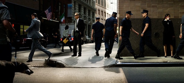 Sự trùng hợp trong thành phố… - 7 Bức “Enforcing Enforcers” (Nhân viên an ninh).