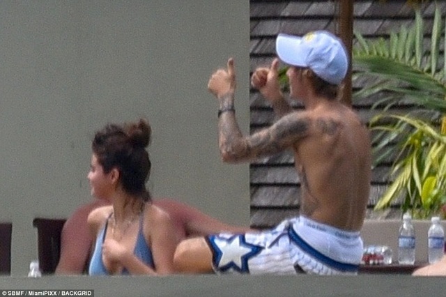 Selena Gomez đẹp rạng ngời trong đám cưới của cha ruột Justin Bieber - 10 Selena Gomez đẹp rạng ngời trong đám cưới của cha ruột Justin Bieber - 10