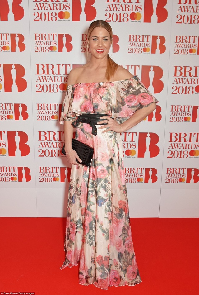 Cheryl và bạn trai kém 10 tuổi tái xuất sau tin đồn tình cảm rạn nứt - 42
Người mẫu Gemma Atkinson, 33 tuổi
