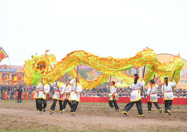 "Tô son điểm phấn" cho trâu đi cày ở lễ Tịch điền - 6 Màn múa trống khai Hội và múa rồng
