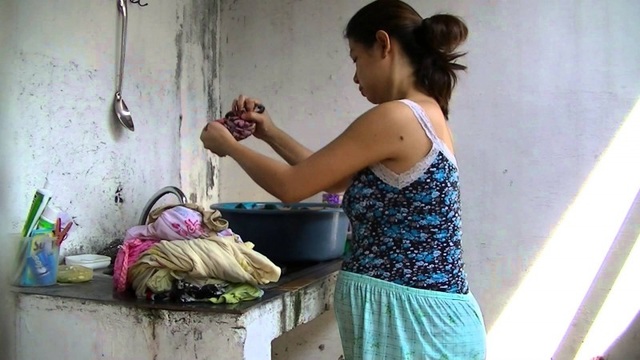 Những trận cãi vã lúc vợ mang bầu - 2 Mang bầu mà phải giặt đồ là cực hình