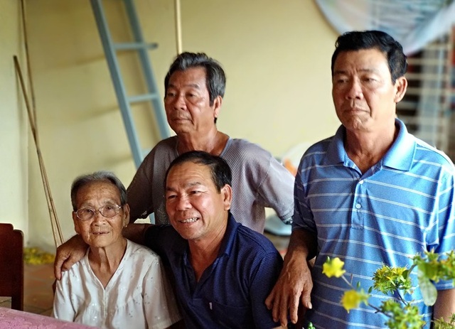 Đang xác minh trường hợp liệt sĩ trở về sau 33 năm "hi sinh" - 3
Ông Chóng trong ngày vui trở về quê hương sau 33 năm.