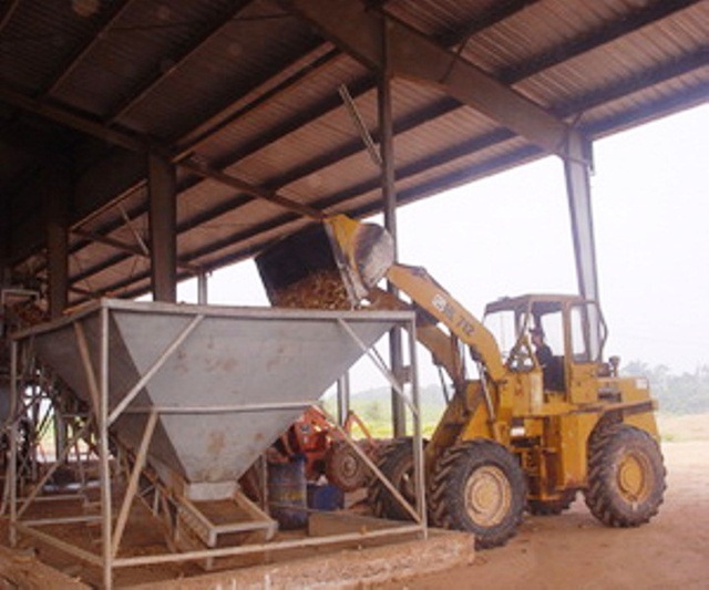 Lén xả nước thải ra sông, một công ty bị phạt gần 1,8 tỷ đồng - 1
Trong quá trình sản xuất, nhà máy đã lén xả thải ra sông La Tinh (ảnh Website nhà máy).