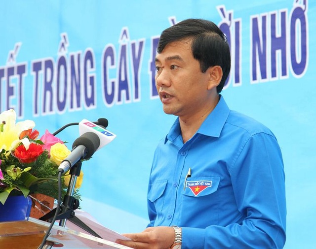 Tuổi trẻ Bình Định trồng cây nhớ ơn Bác Hồ - 1 Anh Nguyễn Xuân Vĩnh, Bí thư Tỉnh đoàn Bình Định phát động “Tết trồng cây Đời đời nhớ ơn Bác Hồ” và ra quân Tháng Thanh niên 2018.