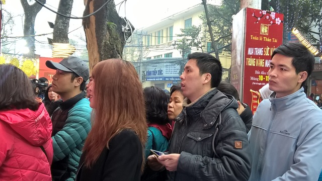 Ngày Vía Thần Tài: Cửa hàng đông đặc, nhà vàng trúng đậm - 5 Ngày Vía Thần Tài: Cửa hàng đông đặc, nhà vàng trúng đậm - 5