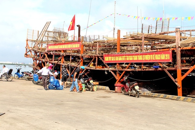 Ngư dân ra quân, thẳng tiến ngư trường Hoàng Sa - 4 Khẩu hiệu ngư dân vươn khơi đầu năm mới