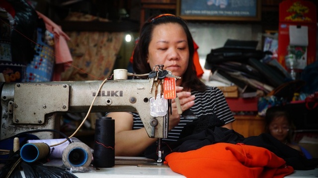 Nữ Chủ tịch phường “kết bạn” với dân bằng... móc chìa khóa - 5
Chiếc móc khóa của phường Tân Thành luôn theo sát chị Thanh Nga.