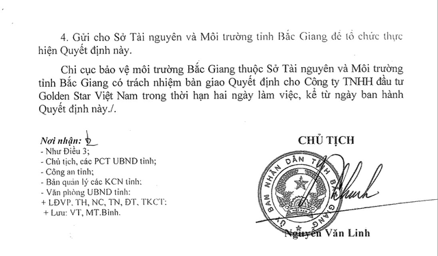 Chủ tịch tỉnh Bắc Giang ký phạt doanh nghiệp nhận "tuồn" hơn 16 tấn chất thải nguy hại! - 3
Công ty TNHH đầu tư Golden Star Việt Nam đã thực hiện vận chuyển chất thải nguy hại là các vỏ thùng đựng hóa chất đã qua sử dụng có dung tích 1000 lít/thùng.