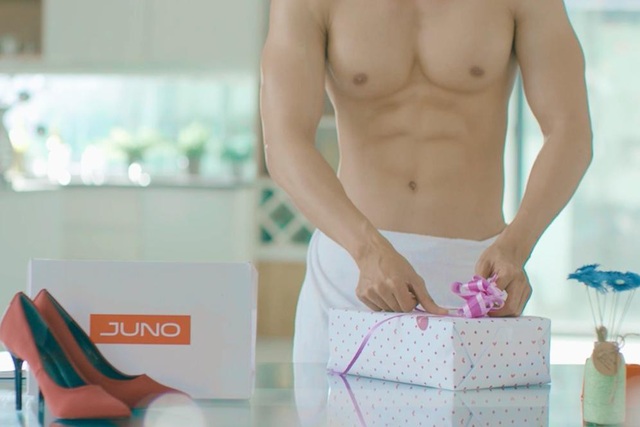 Hé lộ món quà gây sốc cho chị em phụ nữ trong dịp 8/3 - 1 Soái ca tiếp tục tung hoành trong chiến dịch khuyến mãi nhân dịp Quốc tế Phụ nữ của Juno