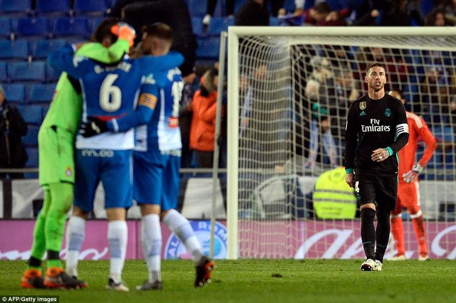 Những khoảnh khắc Real Madrid thua cay đắng tại xứ Catalonia - 15
Espanyol đánh bại Real Madrid, như cách họ từng hạ Barcelona lẫn Atletico tại RCDE năm ngoái