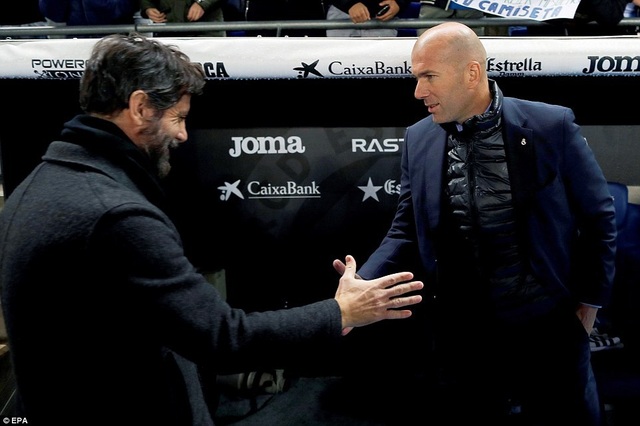 Những khoảnh khắc Real Madrid thua cay đắng tại xứ Catalonia - 8
HLV Zidane đã thua đồng nghiệp Quique Sanchez Flores trong cuộc đấu trí ở sân RCDE