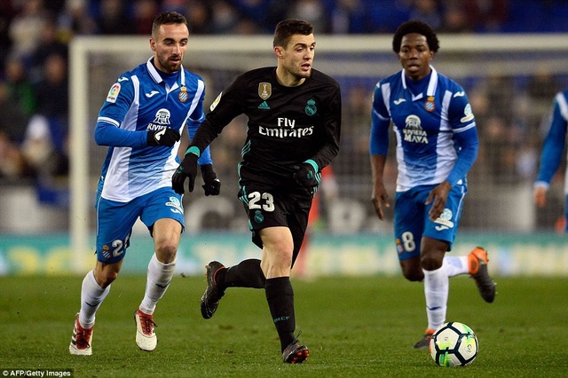 Những khoảnh khắc Real Madrid thua cay đắng tại xứ Catalonia - 7
Kovacic dù rất nỗ lực, nhưng không hoàn thành nhiệm vụ ở giữa sân