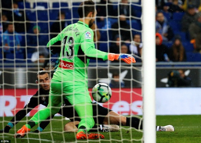 Những khoảnh khắc Real Madrid thua cay đắng tại xứ Catalonia - 5
Thủ thành Diego Lopez có nhiều tình huống cứu thua cho Espanyol