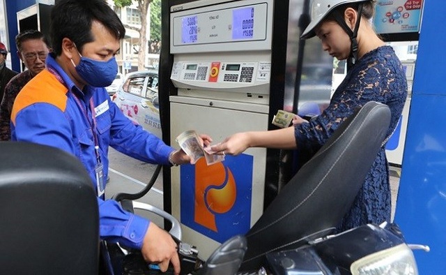 Tăng thuế đối với xăng dầu: Đừng vì chi kém hiệu quả mà tăng thu, người dân "gánh" thiệt - 1 Trước khi nghĩ đến tăng thu thuế bảo vệ môi trường thì cần đảm bảo chi tiêu sao cho tiết kiệm, hiệu quả...