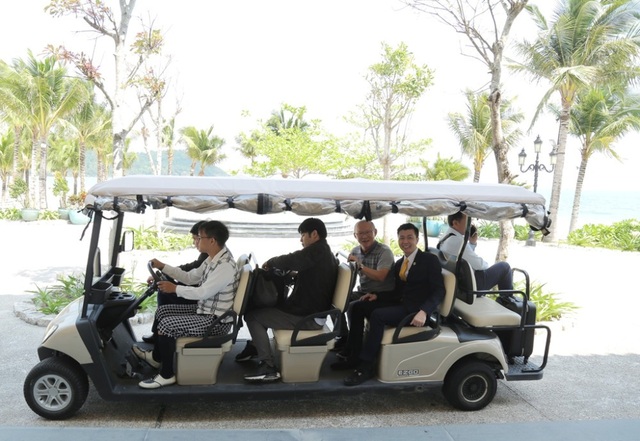 Ông Park Hang Seo là một trong những vị khách đầu tiên trải nghiệm cáp treo Hòn Thơm - 5 Ông Park Hang Seo là một trong những vị khách đầu tiên trải nghiệm cáp treo Hòn Thơm - 5