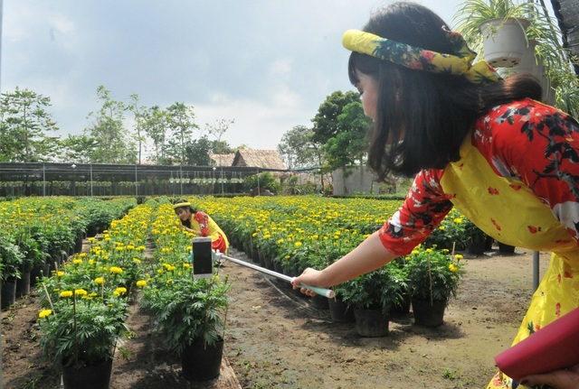 Giới trẻ miền Tây hào hứng tạo dáng ở làng hoa Sa Đéc - 6 Giới trẻ miền Tây hào hứng tạo dáng ở làng hoa Sa Đéc - 6