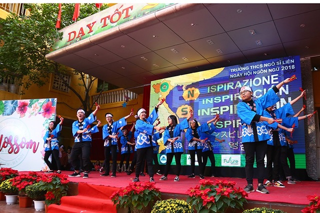 Học sinh Hà thành nhảy yosakoi trên nền nhạc Việt - 1
Nhóm nhảy yosakoi lớp 9A11 gây ấn tượng với khán giả
